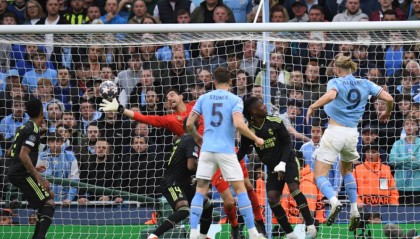  国米传奇马特拉齐现身教练席，临时指导防守  